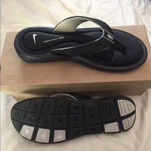 Nike Women’s size 8 Memory Foam Sandals